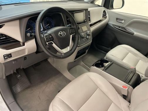 2019 Toyota Sienna XLE