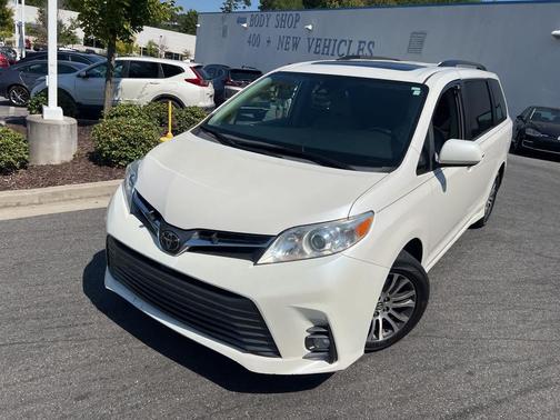 2019 Toyota Sienna XLE