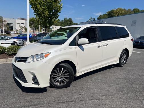 2019 Toyota Sienna XLE