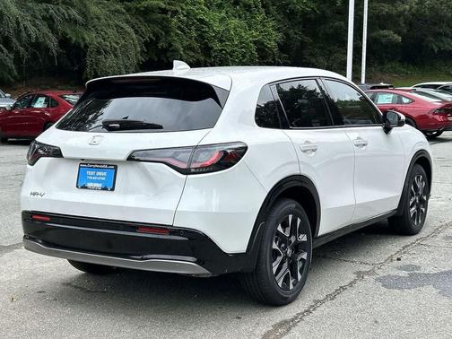 Platinum White Pearl 2026 Honda HR-V EX-L