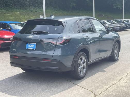 Nordic Forest Pearl 2027 Honda HR-V LX