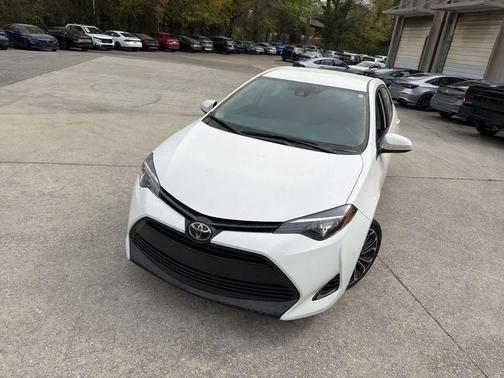 Super White 2018 Toyota Corolla LE