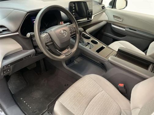 2023 Toyota Sienna LE