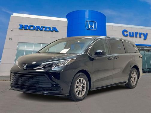 2023 Toyota Sienna LE