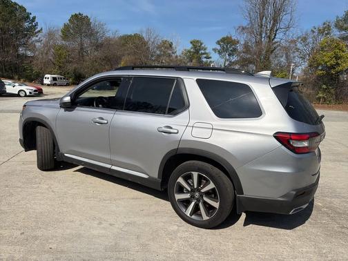 2025 Honda Pilot Touring 8-Passenger