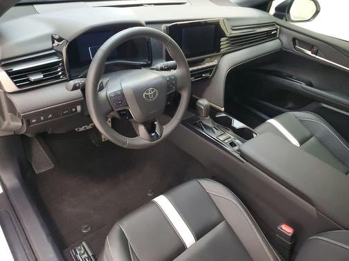 Ice Cap 2025 Toyota Camry SE