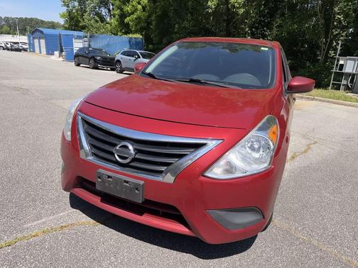 Red Brick 2015 Nissan Versa 1.6 SV