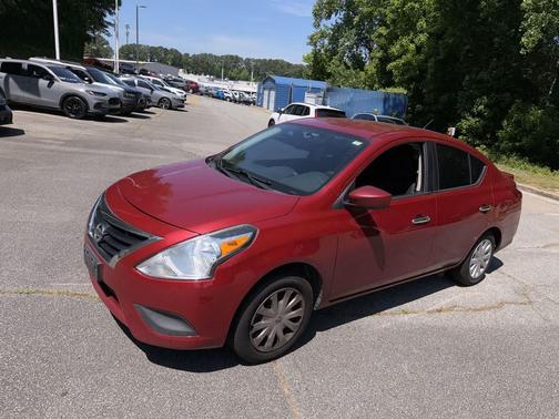 Red Brick 2015 Nissan Versa 1.6 SV