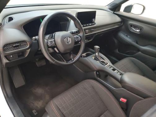 Platinum White Pearl 2025 Honda HR-V 2WD Sport