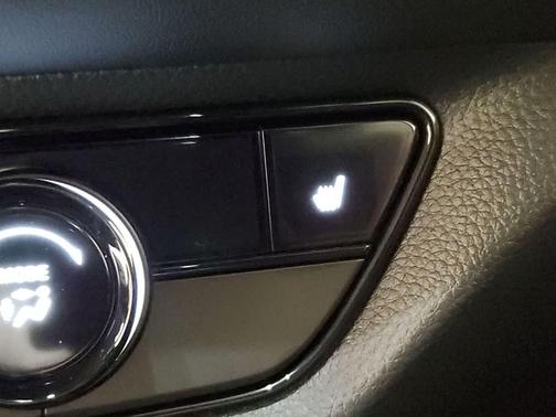 Platinum White Pearl 2025 Honda HR-V 2WD Sport