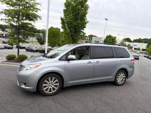 Silver Sky Metallic 2013 Toyota Sienna XLE
