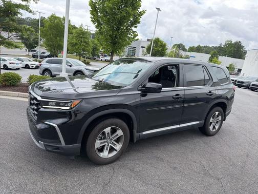 Crystal Black Pearl 2024 Honda Pilot EX-L 7 Passenger
