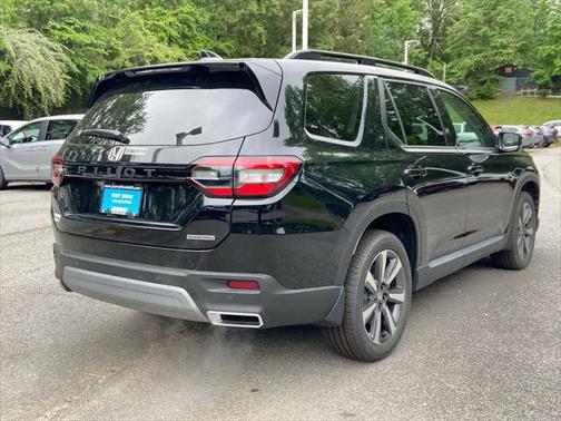 2025 Honda Pilot Touring 8-Passenger