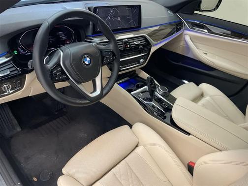 2021 BMW 530 530i