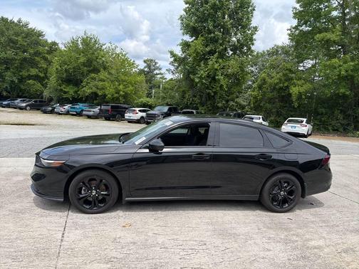 Crystal Black Pearl 2025 Honda Accord SE