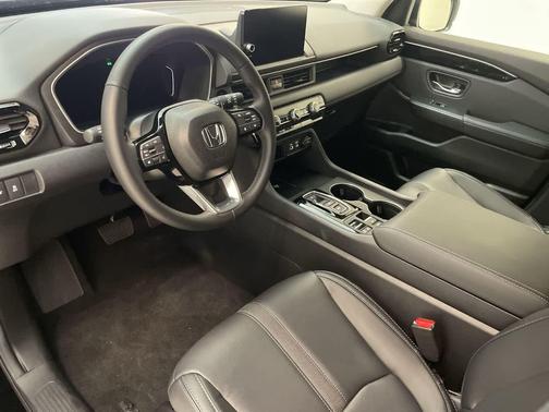 Crystal Black Pearl 2025 Honda Pilot EX-L