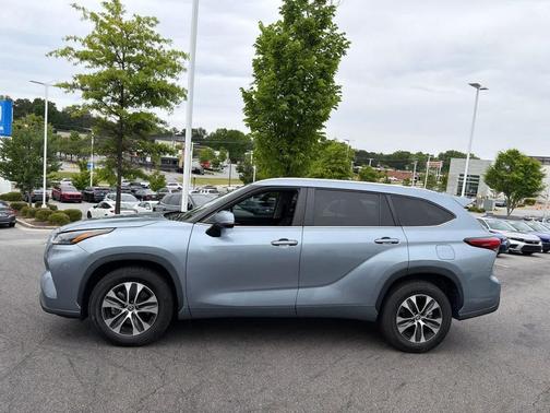 Moon Dust 2023 Toyota Highlander XLE