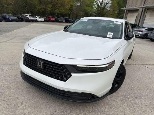 Platinum White Pearl 2025 Honda Accord SE