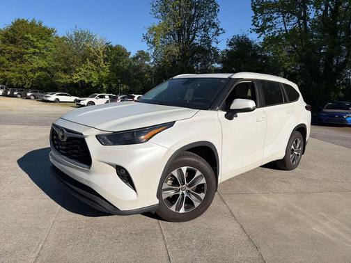 Wind Chill Pearl 2023 Toyota Highlander XLE