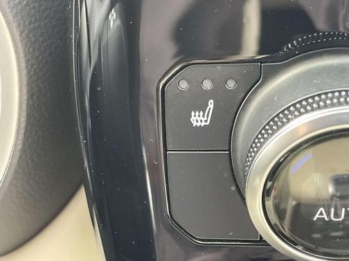 Wind Chill Pearl 2023 Toyota Highlander XLE