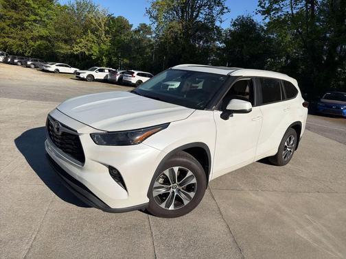 Wind Chill Pearl 2023 Toyota Highlander XLE