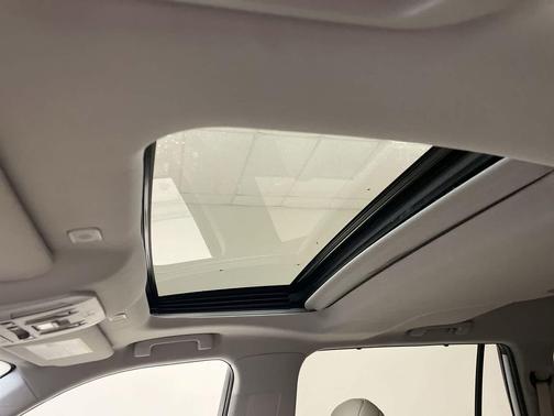 Wind Chill Pearl 2023 Toyota Highlander XLE