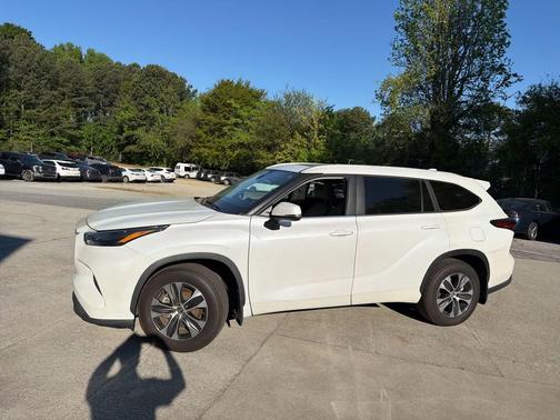 Wind Chill Pearl 2023 Toyota Highlander XLE