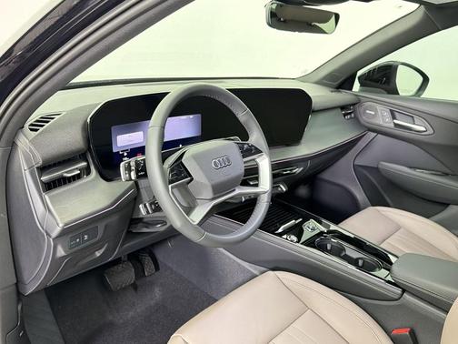 Mythos Black Metallic 2026 Audi Q3 TFSI quattro S tronic