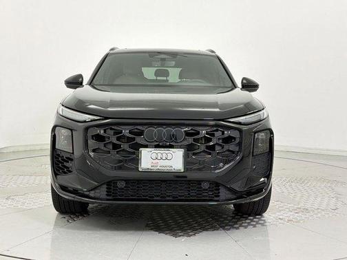 Mythos Black Metallic 2026 Audi Q3 TFSI quattro S tronic