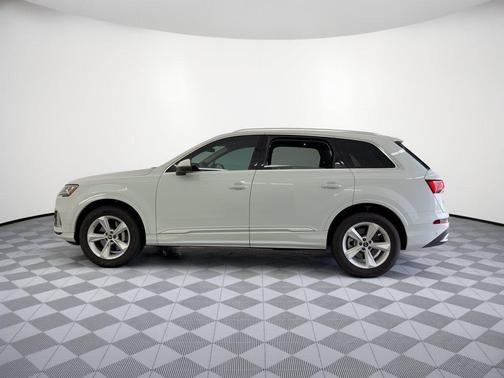 Glacier White Metallic 2023 Audi Q7 45 Premium