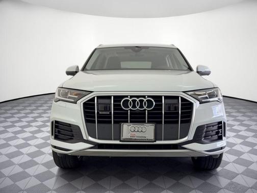 Glacier White Metallic 2023 Audi Q7 45 Premium