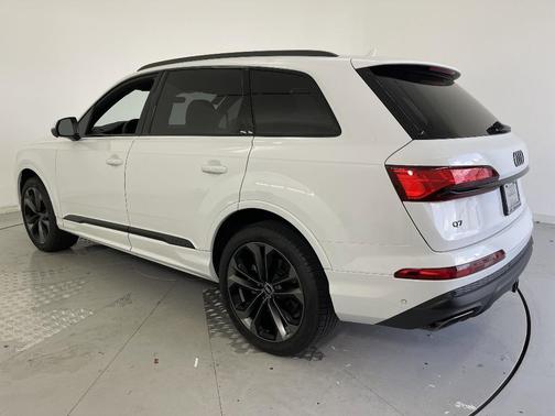 2025 Audi Q7 55 Premium Plus