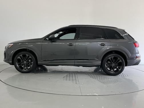 2025 Audi Q7 55 Premium Plus