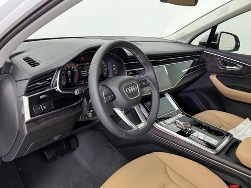 2025 Audi Q7 55 Premium Plus
