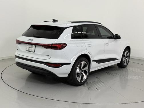 2025 Audi Q6 e-tron Premium quattro