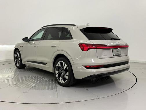 2022 Audi e-tron Premium