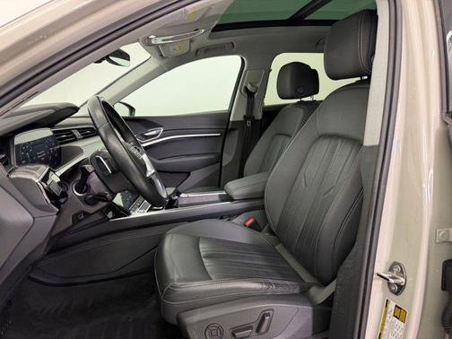 2022 Audi e-tron Premium