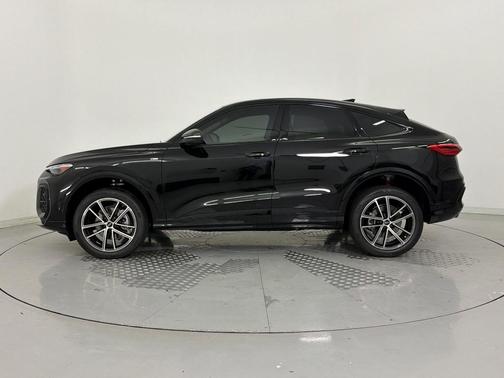 Mythos Black Metallic 2026 Audi Q5 Sportback Premium Plus TFSI quattro S tronic