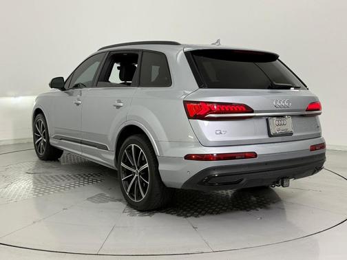 2021 Audi Q7 55 Premium Plus