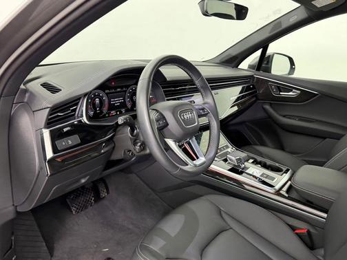 2025 Audi Q7 45 Premium