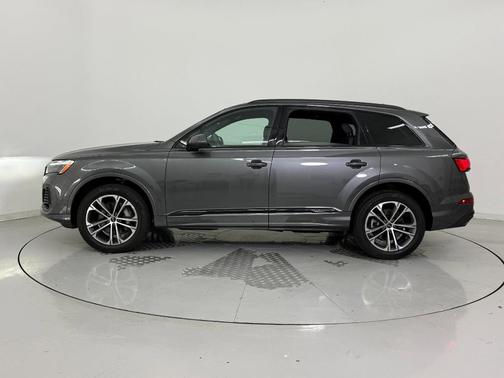 2025 Audi Q7 45 Premium