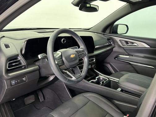 Mosaic Black Metallic 2026 Chevrolet Traverse LT
