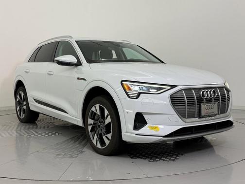 2022 Audi e-tron Premium Plus