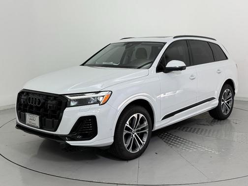 2025 Audi Q7 45 Premium Plus