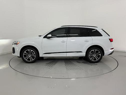 2025 Audi Q7 45 Premium Plus
