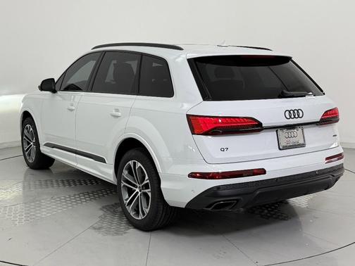 2025 Audi Q7 45 Premium Plus