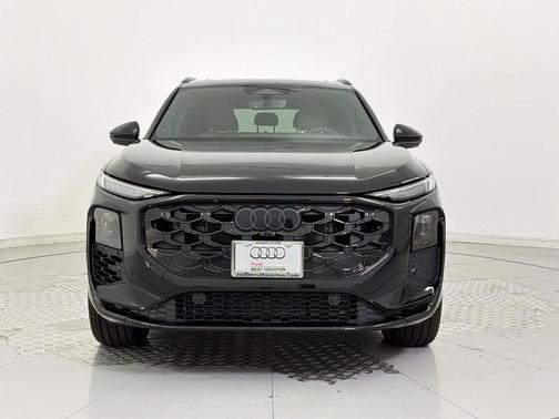 Mythos Black Metallic 2026 Audi Q3 TFSI quattro S tronic