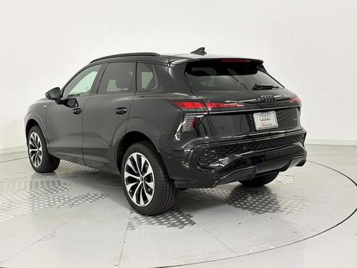 Mythos Black Metallic 2026 Audi Q3 TFSI quattro S tronic