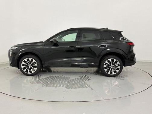 Mythos Black Metallic 2026 Audi Q3 TFSI quattro S tronic