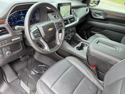 Iridescent Pearl Tricoat 2024 Chevrolet Tahoe Premier